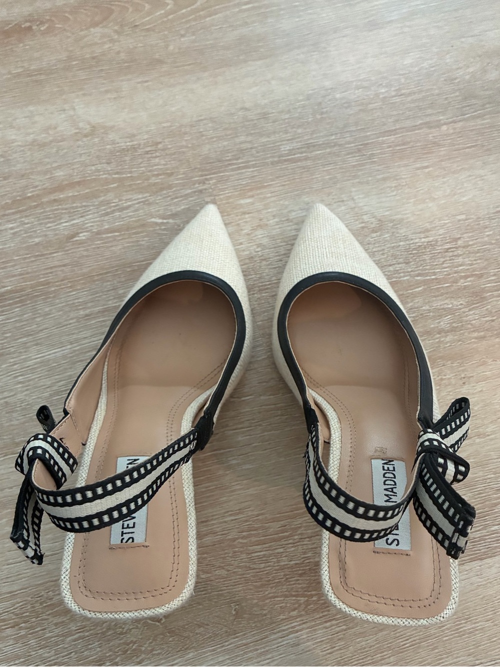 Steve Madden Bri Cream Pointed Slingback Kitten Heels with Black Trim and Bow - Picture 5 of 5